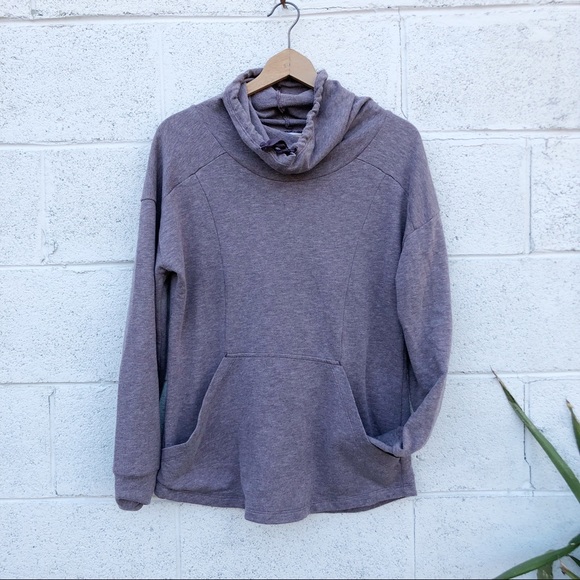 Columbia Tops - Free with purchase• Columbia Athletic Sweatshirt